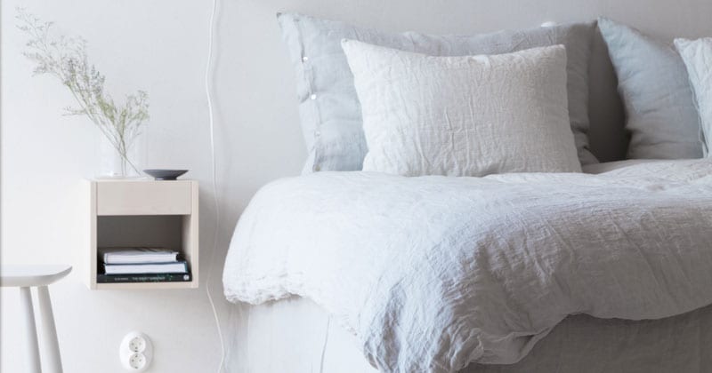 Wall-mounted bedside table norrgavel